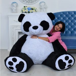 Гигантская плюшевая панда